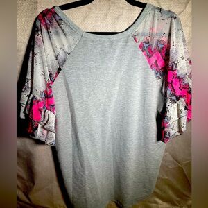Lovely J Boutique, Womens 1XL, great quality. Gray shirt. Pink snake print.